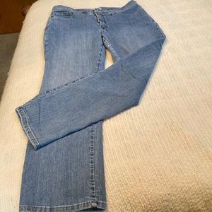 Ladies Lee classic fit at the waist straight leg jeans size 12 short
